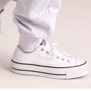 Converse Chuck Taylor Ladies All Star Lift Low-Top Sneaker